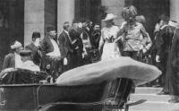 L\'Arciduca Francesco Ferdinando e la moglie Sofia mentre escono dalla Biblioteca, il 28 giugno 1914